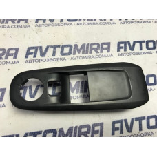 Накладка блоку склопідйомників Peugeot 308 2013-2021 98031625ZD